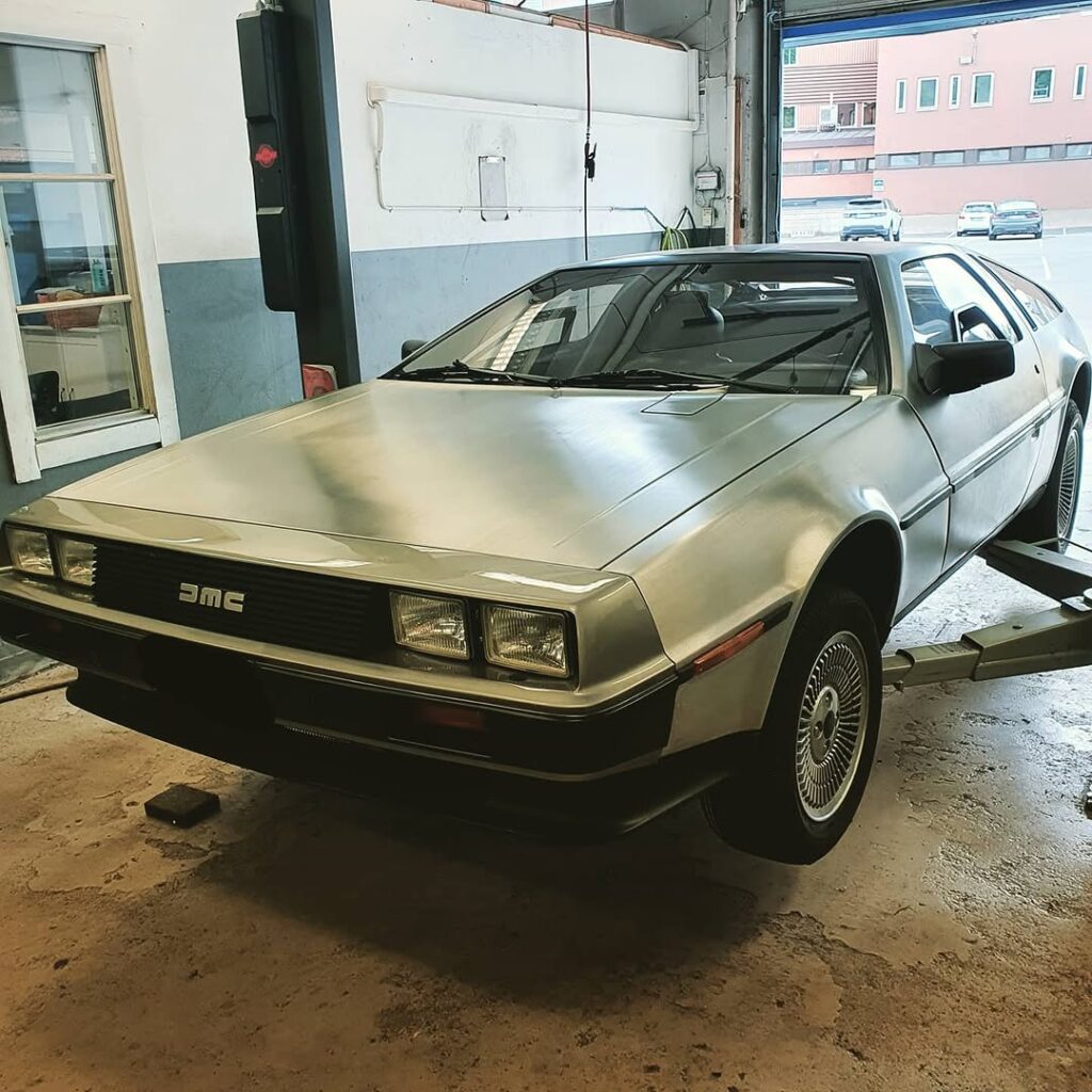 DeLorean på lyften